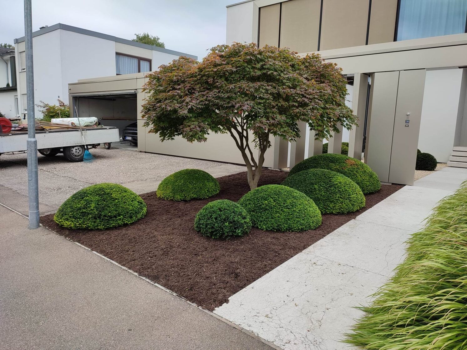 Gepflegte Einfahrt mit Pflaster